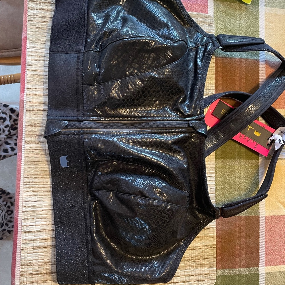 NWT SHEFIT sports Bra Fantom 4 Luxe